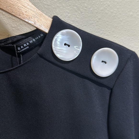 NWT Zara XS button accent blouse - Picture 4 of 9